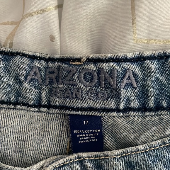 High Rise Ripped Shorts - Picture 4 of 4